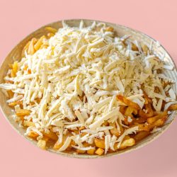 Пресни пържени картофи със сирене